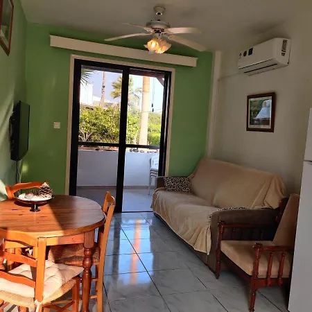 Lägenhet Lovely 1-bed Palm Garden House In Perivolialarnaka Larnaca