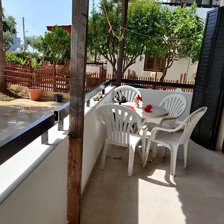 Apartament Lovely 1-bed Palm Garden House In Perivolialarnaka Larnaca