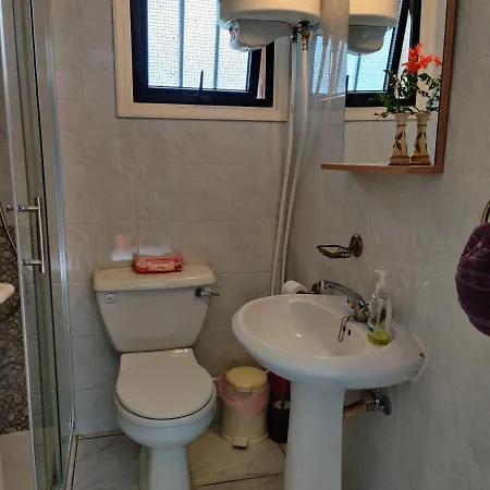 Lovely 1-bed Palm Garden House In Perivolialarnaka דירה לרנקה