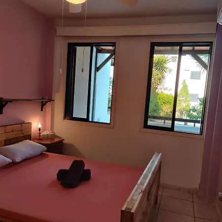 Lovely 1-bed Palm Garden House In Perivolialarnaka Apartament
