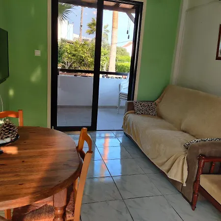 Lovely 1-bed Palm Garden House In Perivolialarnaka * לרנקה